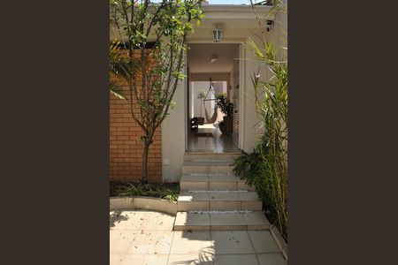 Casa à venda com 240m², 3 quartos e 3 vagasQuintal frontal