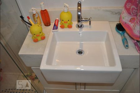 Casa à venda com 240m², 3 quartos e 3 vagasBanheiro