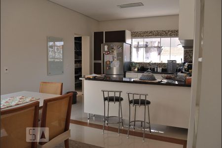 Casa à venda com 240m², 3 quartos e 3 vagasCozinha