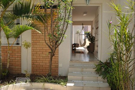 Casa à venda com 240m², 3 quartos e 3 vagasQuintal frontal