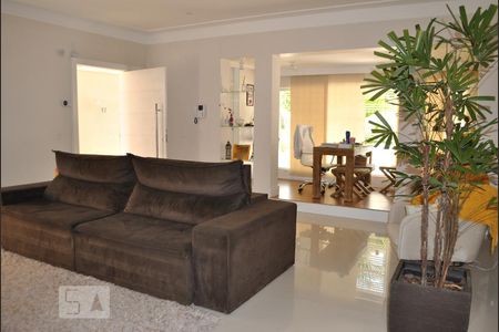 Sala de casa à venda com 3 quartos, 240m² em Vila Monumento, São Paulo