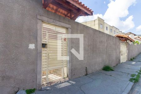 Casa de condomínio à venda com 50m², 2 quartos e 1 vaga Casa de condomínio à venda com 50m², 2 quartos e 1 vagaFachada