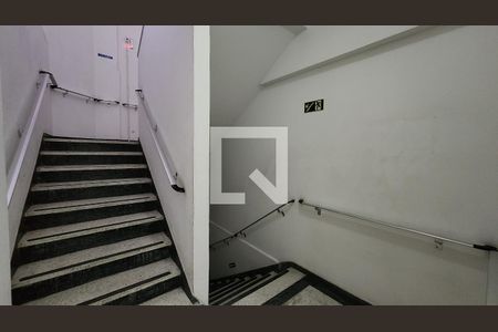Apartamento para alugar com 110m², 2 quartos e 2 vagas Apartamento para alugar com 110m², 2 quartos e 2 vagasEscada