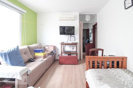 Sala de apartamento para alugar com 1 quarto, 75m² em São João, Porto Alegre