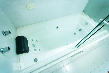 Casa para alugar com 367m², 3 quartos e 6 vagasBanheiro do Quarto 1