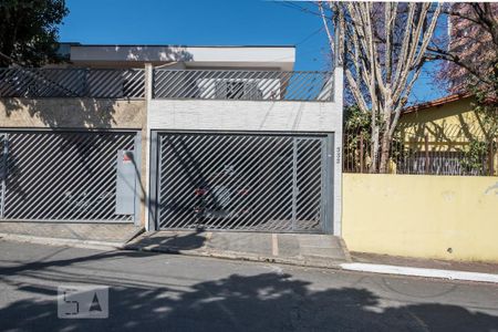 Casa à venda com 150m², 3 quartos e 2 vagas Casa à venda com 150m², 3 quartos e 2 vagasFachada