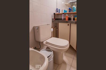 Apartamento à venda com 78m², 2 quartos e 2 vagas Apartamento à venda com 78m², 2 quartos e 2 vagasBanheiro da suíte