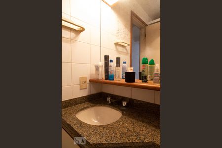 Apartamento à venda com 78m², 2 quartos e 2 vagas Apartamento à venda com 78m², 2 quartos e 2 vagasBanheiro social