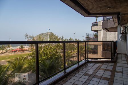 Apartamento à venda com 78m², 2 quartos e 2 vagas Apartamento à venda com 78m², 2 quartos e 2 vagasVaranda