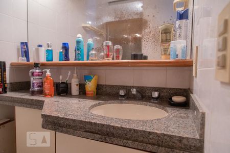 Apartamento à venda com 78m², 2 quartos e 2 vagas Apartamento à venda com 78m², 2 quartos e 2 vagasBanheiro da suíte