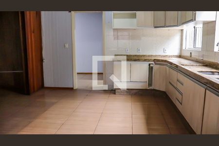 Casa à venda com 412m², 4 quartos e 3 vagas Casa à venda com 412m², 4 quartos e 3 vagasCozinha