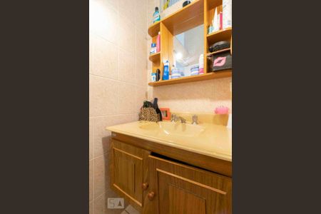 Casa à venda com 250m², 3 quartos e 3 vagasBanheiro da Suíte