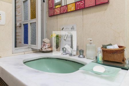 Casa à venda com 180m², 4 quartos e sem vagaBanheiro 1