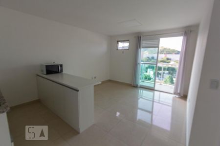 Sala/Cozinha de apartamento para alugar com 1 quarto, 36m² em Taquara, Rio de Janeiro