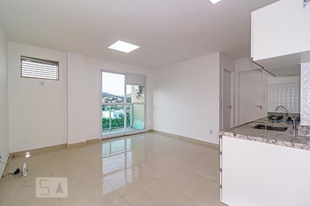 Sala/Cozinha de apartamento para alugar com 1 quarto, 36m² em Taquara, Rio de Janeiro