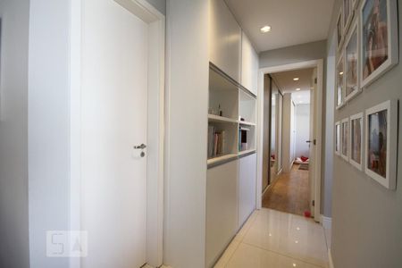 Apartamento à venda com 76m², 2 quartos e 1 vagaCorredor