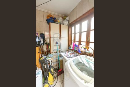 Casa à venda com 240m², 4 quartos e 2 vagas Casa à venda com 240m², 4 quartos e 2 vagasÁrea de Serviço