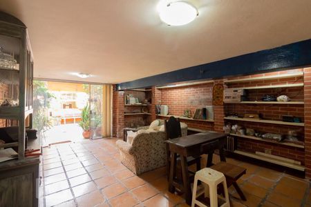 Casa à venda com 205m², 3 quartos e 1 vagaPorão