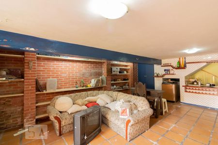 Casa à venda com 205m², 3 quartos e 1 vagaPorão