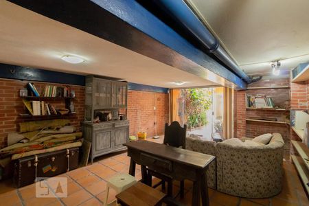 Casa à venda com 205m², 3 quartos e 1 vagaPorão