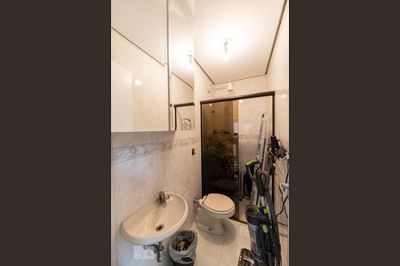 Apartamento à venda com 140m², 3 quartos e 2 vagas Apartamento à venda com 140m², 3 quartos e 2 vagasBanheiro de Serviço