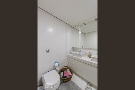 Apartamento à venda com 140m², 3 quartos e 2 vagas Apartamento à venda com 140m², 3 quartos e 2 vagasBanheiro da Suite