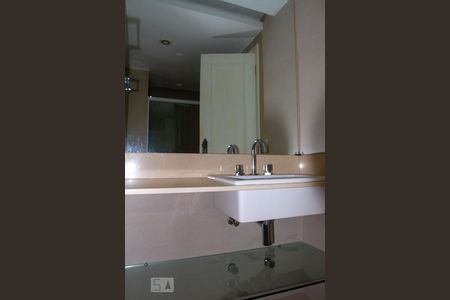 Apartamento à venda com 180m², 4 quartos e 3 vagasBanheiro Social