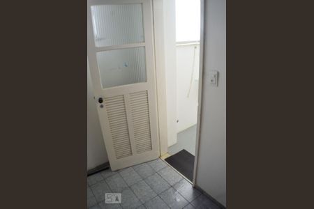 Apartamento para alugar com 130m², 3 quartos e 2 vagas Apartamento para alugar com 130m², 3 quartos e 2 vagasQuarto na área de serviço