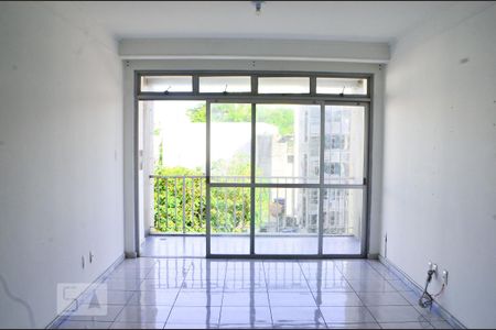 Apartamento para alugar com 130m², 3 quartos e 2 vagas Apartamento para alugar com 130m², 3 quartos e 2 vagasSala