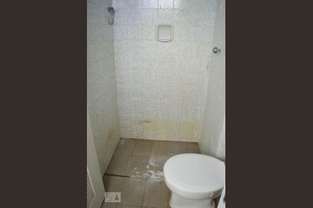 Apartamento para alugar com 130m², 3 quartos e 2 vagas Apartamento para alugar com 130m², 3 quartos e 2 vagasBanheiro na na área de serviço