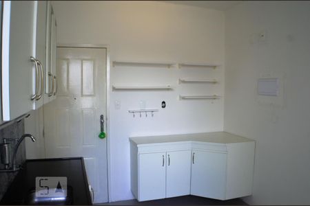 Apartamento para alugar com 130m², 3 quartos e 2 vagas Apartamento para alugar com 130m², 3 quartos e 2 vagasCozinha - Armários