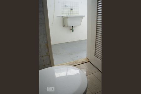 Apartamento para alugar com 130m², 3 quartos e 2 vagas Apartamento para alugar com 130m², 3 quartos e 2 vagasBanheiro na na área de serviço