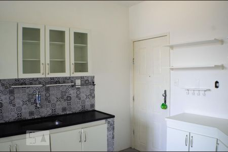 Apartamento para alugar com 130m², 3 quartos e 2 vagas Apartamento para alugar com 130m², 3 quartos e 2 vagasCozinha - Armários
