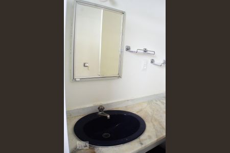 Apartamento para alugar com 130m², 3 quartos e 2 vagas Apartamento para alugar com 130m², 3 quartos e 2 vagasBanheiro 2