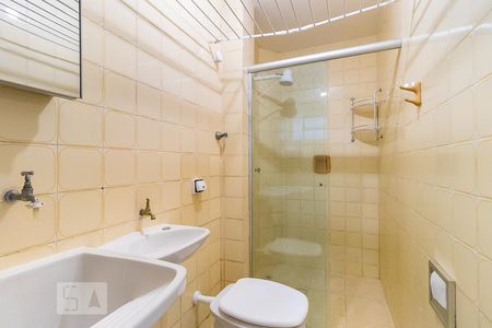 Banheiro de kitnet/studio para alugar com 1 quarto, 35m² em Centro, Campinas