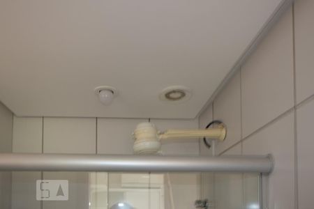 Banheiro de kitnet/studio para alugar com 1 quarto, 27m² em Asa Norte, Brasília