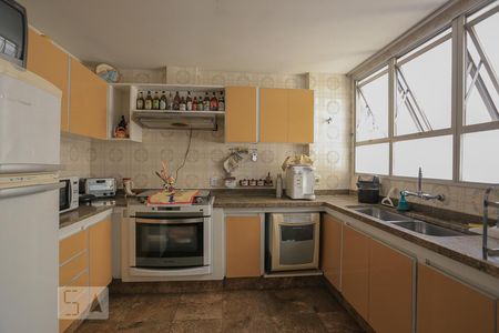 Apartamento à venda com 180m², 3 quartos e 5 vagasCozinha