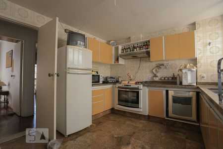 Apartamento à venda com 180m², 3 quartos e 5 vagasCozinha