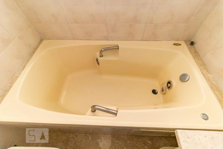 Apartamento à venda com 200m², 3 quartos e 1 vagaBanheiro da suíte