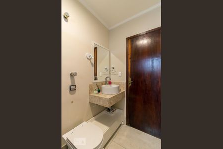 Casa à venda com 184m², 3 quartos e 3 vagasBanheiro social 2