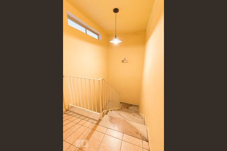 Casa à venda com 184m², 3 quartos e 3 vagasEscadas