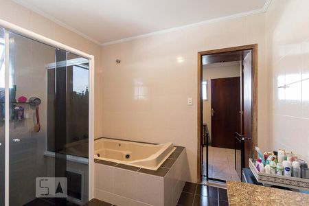 Casa à venda com 184m², 3 quartos e 3 vagasBanheiro quarto 3 suíte