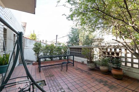 Casa à venda com 184m², 3 quartos e 3 vagasQuintal - frente