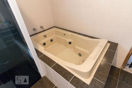 Casa à venda com 184m², 3 quartos e 3 vagasBanheiro quarto 3 suíte - banheira