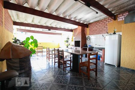 Casa à venda com 220m², 3 quartos e 2 vagasChurrasqueira