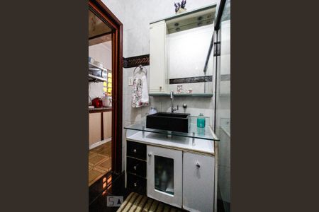 Casa à venda com 220m², 3 quartos e 2 vagasBanheiro