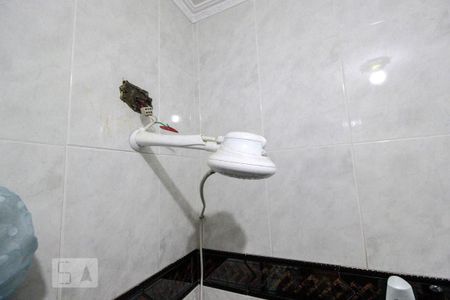 Casa à venda com 220m², 3 quartos e 2 vagasChuveiro