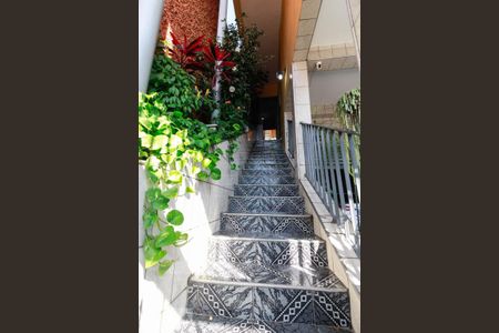 Casa à venda com 220m², 3 quartos e 2 vagasEscada 