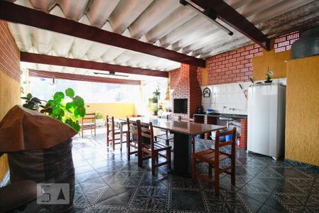 Casa à venda com 220m², 3 quartos e 2 vagasChurrasqueira