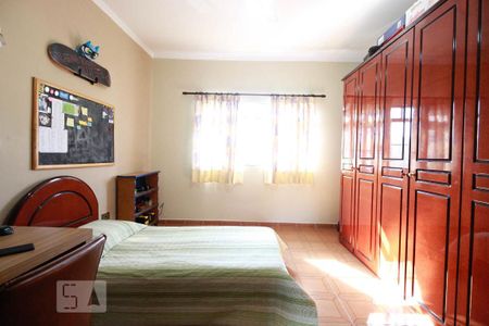 Casa à venda com 220m², 3 quartos e 2 vagasQuarto 1